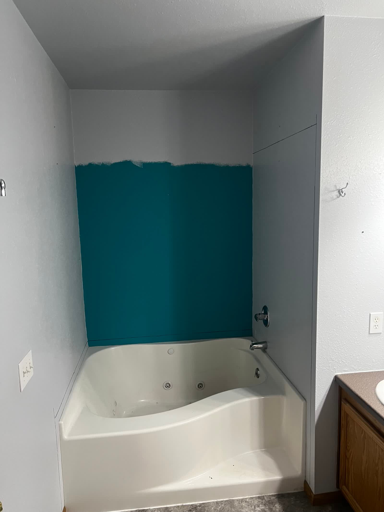 Bathroom before remodel 10