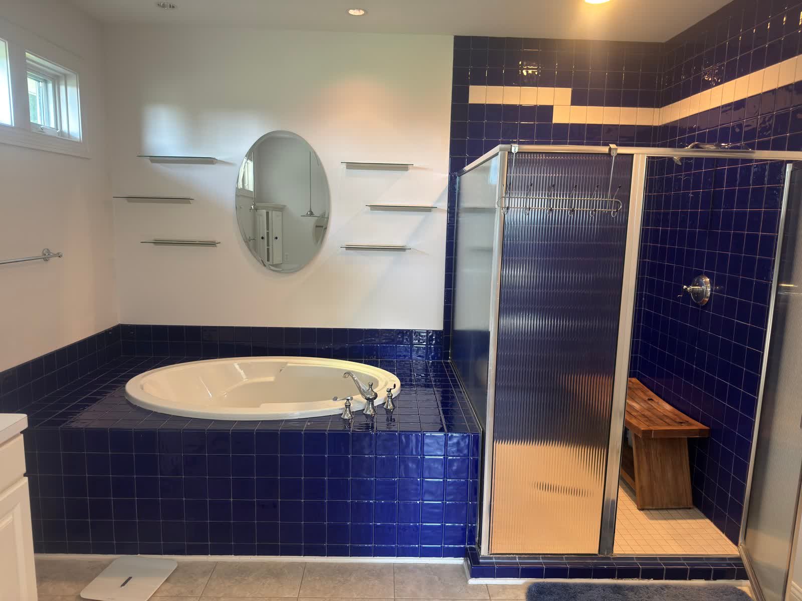 Bathroom before remodel 11