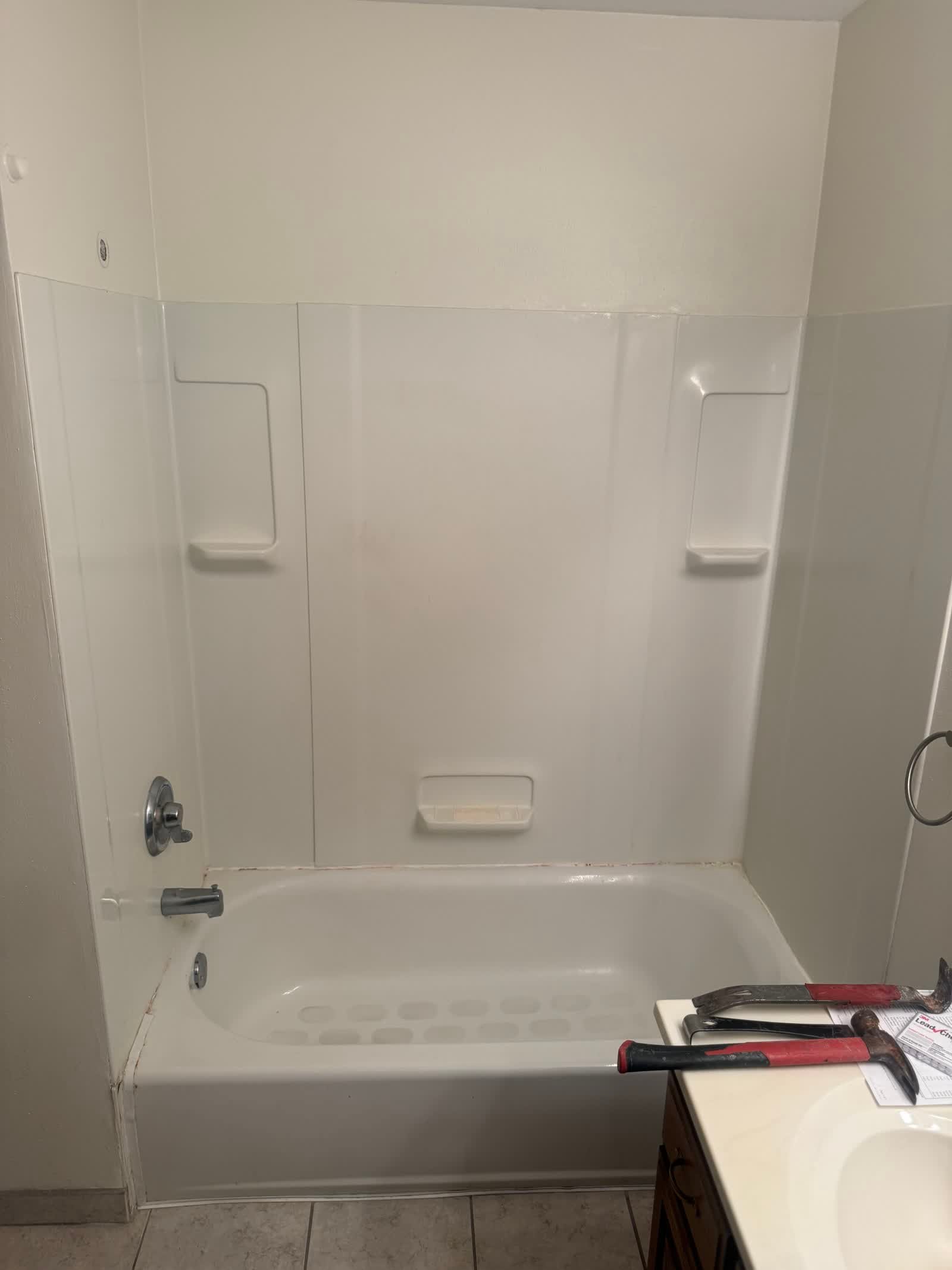 Bathroom before remodel 12