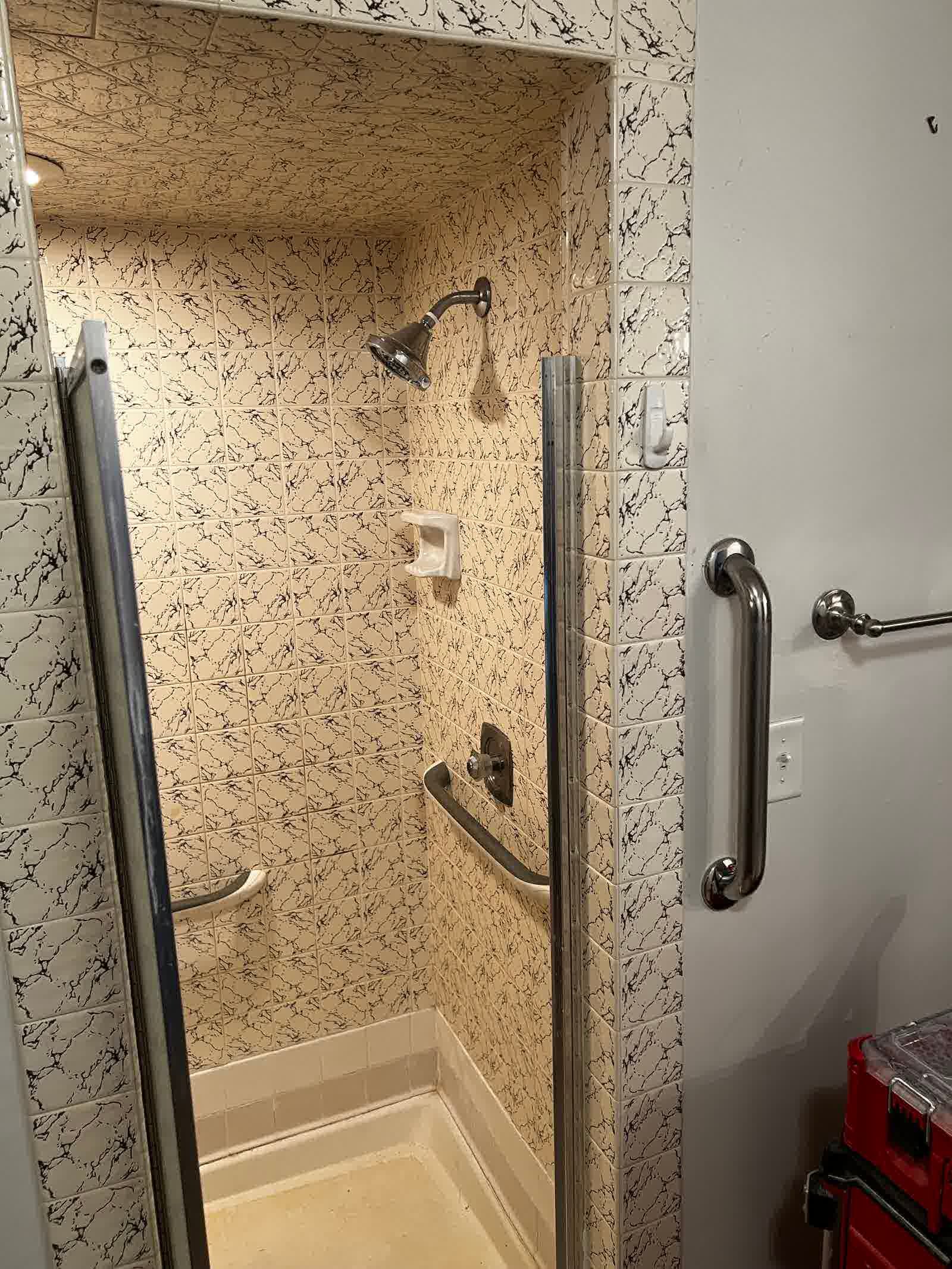 Bathroom before remodel 17