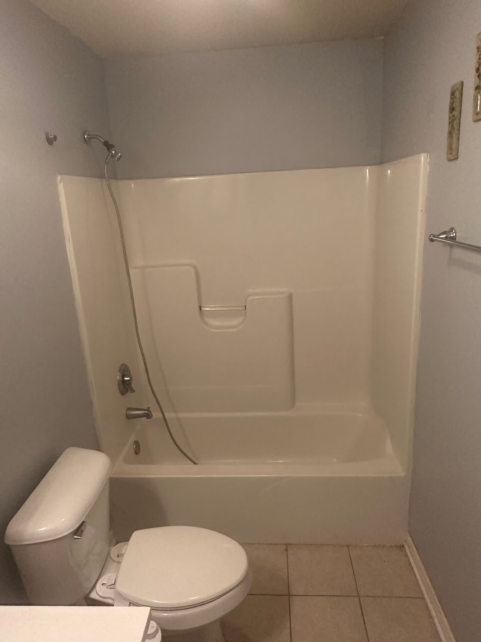 Bathroom before remodel 2