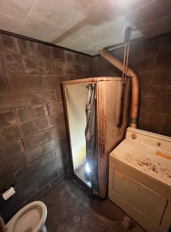 Bathroom before remodel 29
